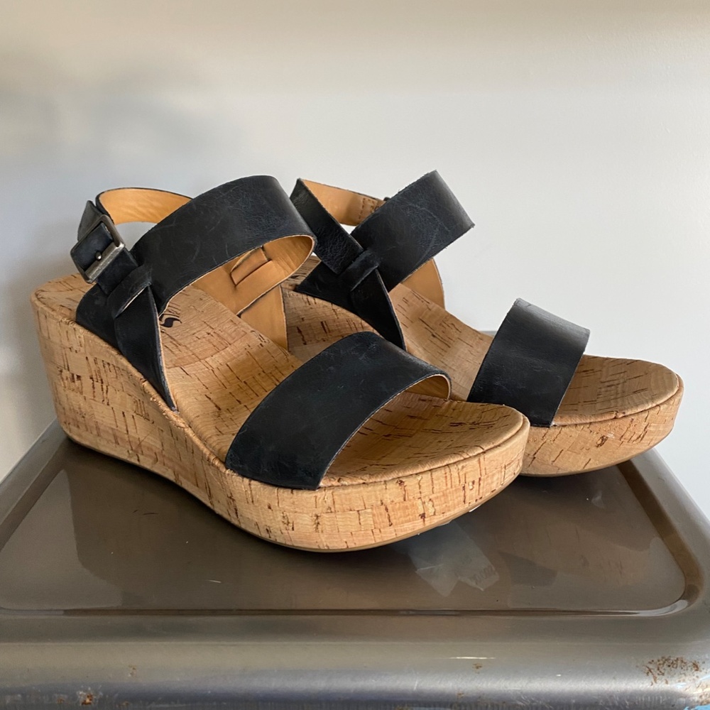 Korks Platform Wedge Sandal - Black